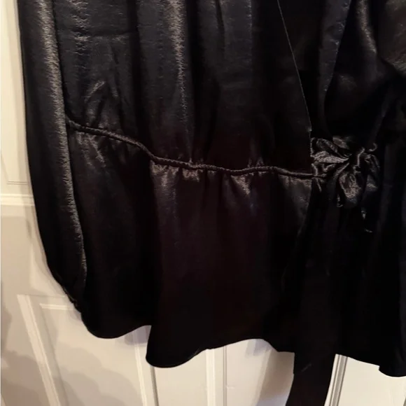 Elegant Black Women's Wrap Blouse NWT - Picture 4 of 5